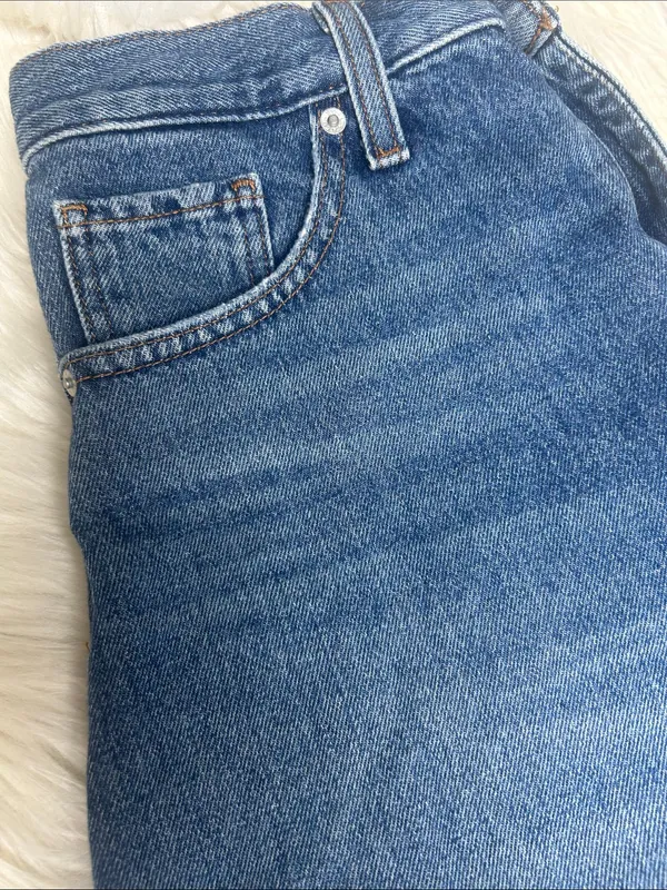 Levi's Shorts Women's Size 28 High Waisted Mom Shorts Frayed Hem Medium Wash - Image 11