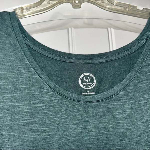 Maurice’s 24/7 Green Short Sleeve Tee Women’s Small - Image 2