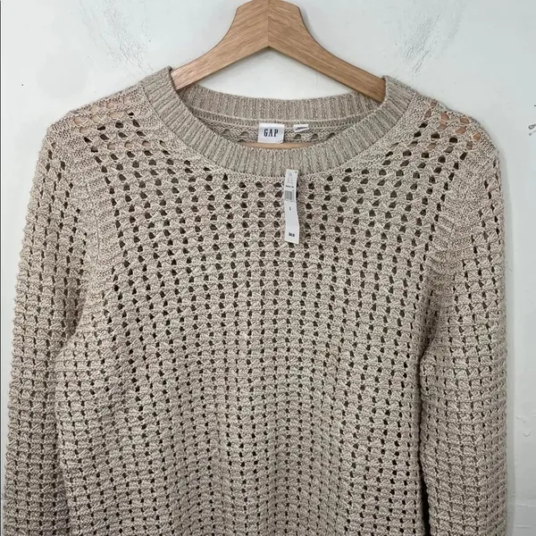 GAP Women's Light Tan open Knit Sweater with shimmery thread size small - Image 2
