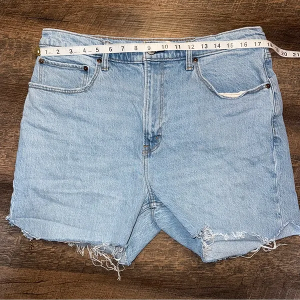 Abercrombie & Fitch The 90’s Relaxed Jean High Rise Jean Shorts Size 32/14/XL - Image 7