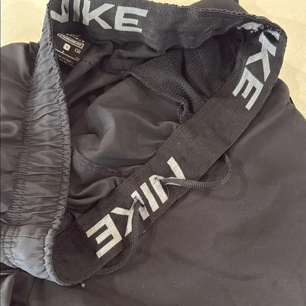 Nike Black Athletic Shorts Lightweight Relaxed Fit - Image 3