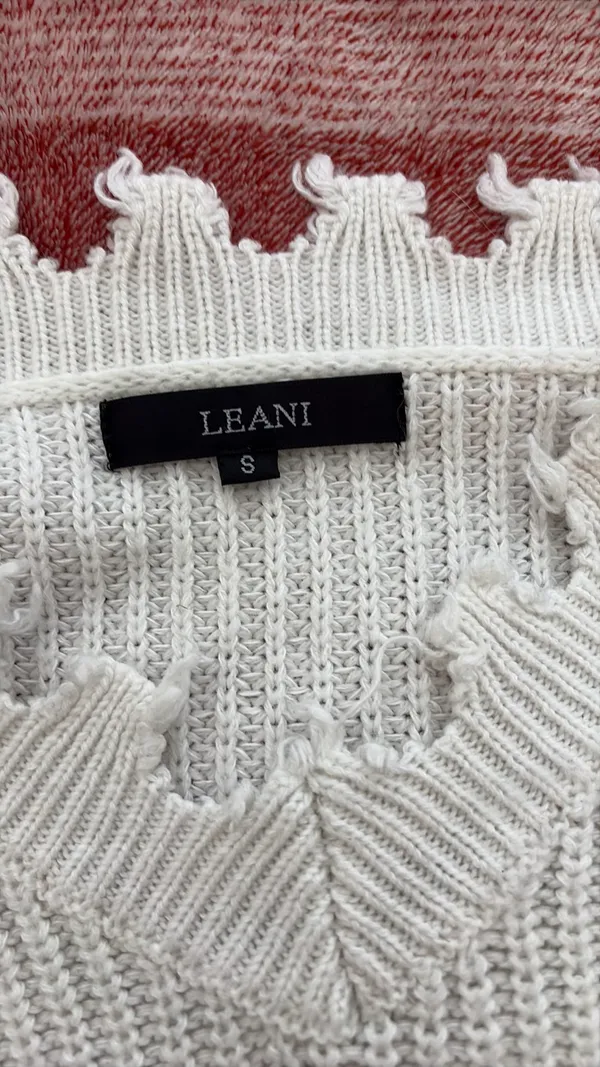 White sweater - Image 3