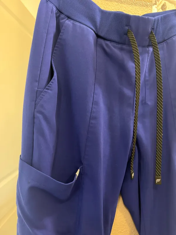 Fabletics Scrub Set - Image 7