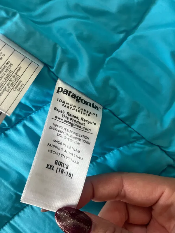 Patagonia blue puffer vest (fits like a women’s med) - Image 7
