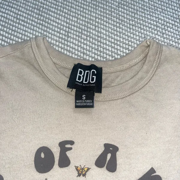 Urban Outfitters Bdg Tan Floral Graphic “One Of A Kind” Crop Baby Tee Sz Sm - Image 4