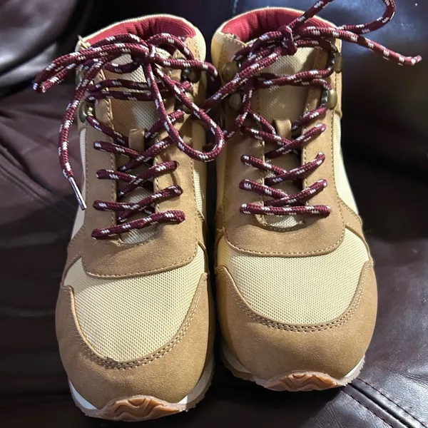 🏷️🏷️True craft hiking shoes women’s 7.5 - Image 3