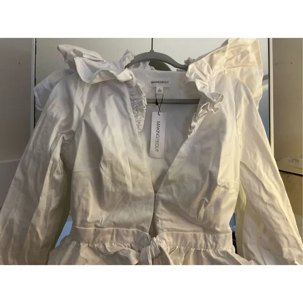 NEW White MAKING THE CUT Ruffle Long Sleeve Tie Front Jacket M $90 - Image 3