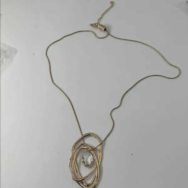 Elegant Gold Pendant Necklace - Image 8