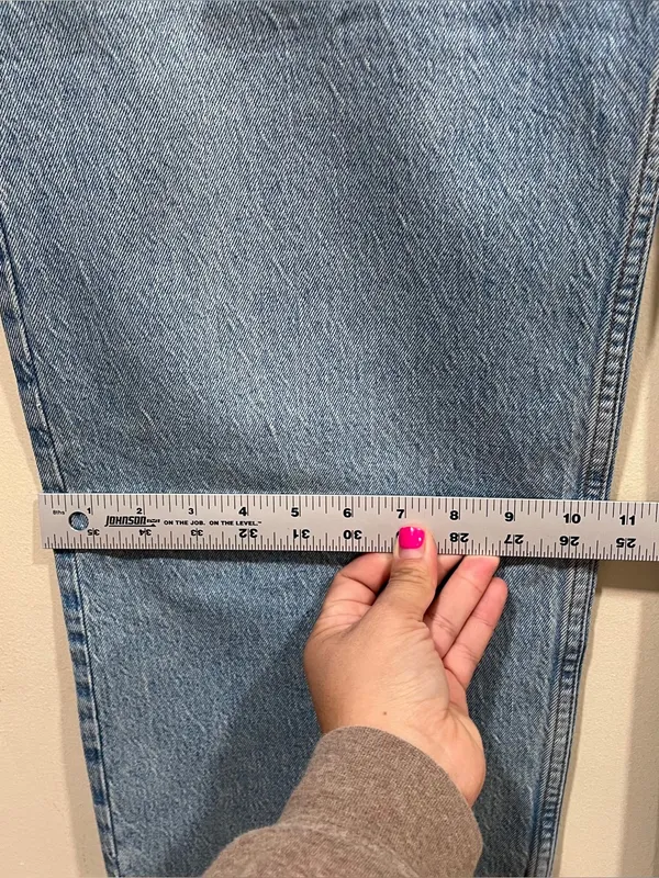 NWT Abercrombie & Fitch The '90s Relaxed Jeans in a high-rise style size16 short - Image 4