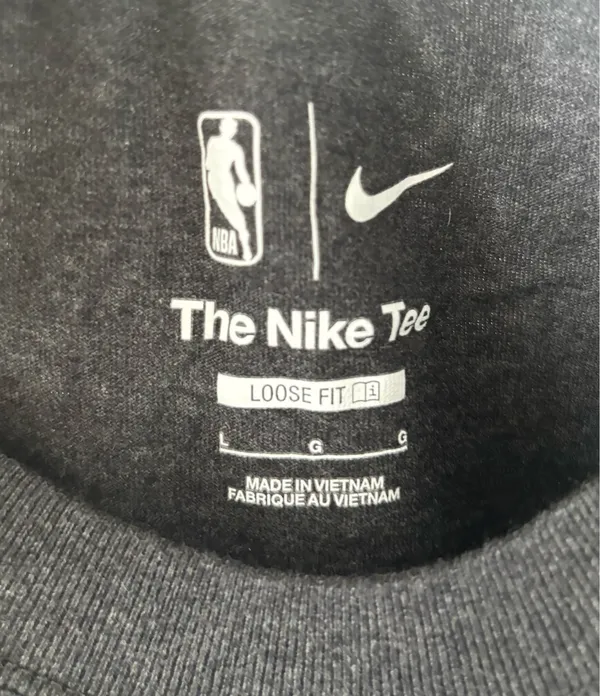 Nike Philadelphia 76ers Tee Size Large - Image 4