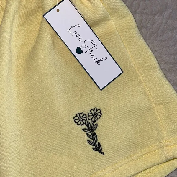 Love Streak Pull On Sweat-pant Material Shorts Embroidered Pale Yellow Size Larg - Image 4