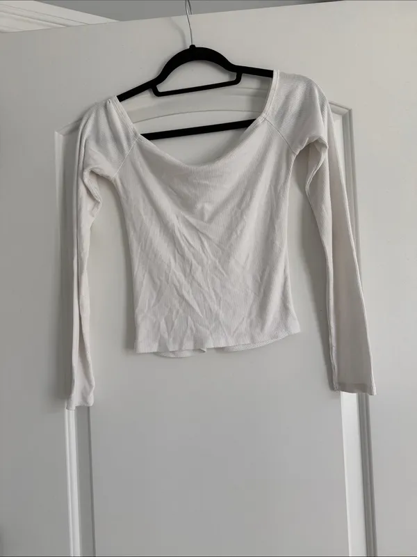 Hollister White Ruched V-Neck Long Sleeve Top - Image 4
