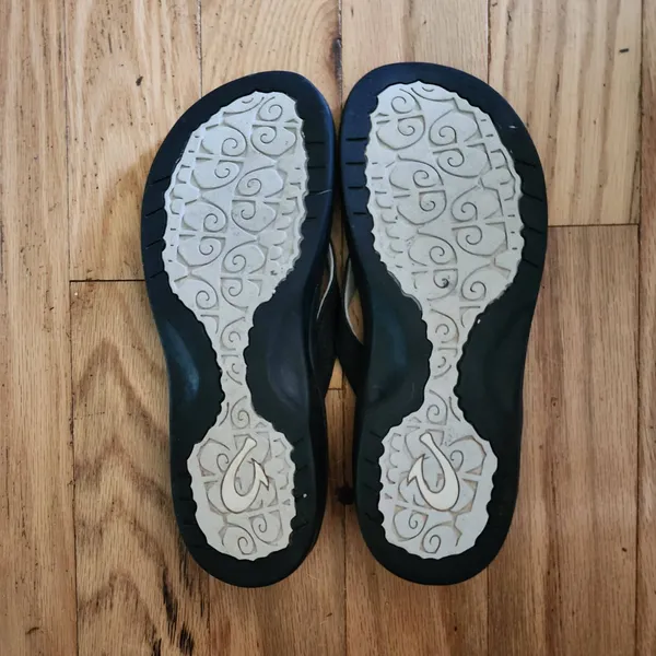 Olukai Flip‎ Flops Womens Size US 6 Black Thong Straps Beach Minimalist Casual - Image 5