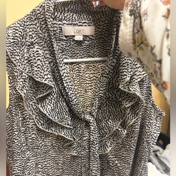 LOFT Black and White Patterned Blouse - Image 3