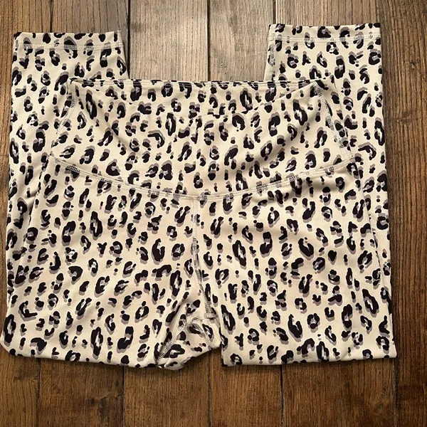 Old Navy Active Elevate Cropped Leggings Sz L Cheetah  🐆 print EUC - Image 2