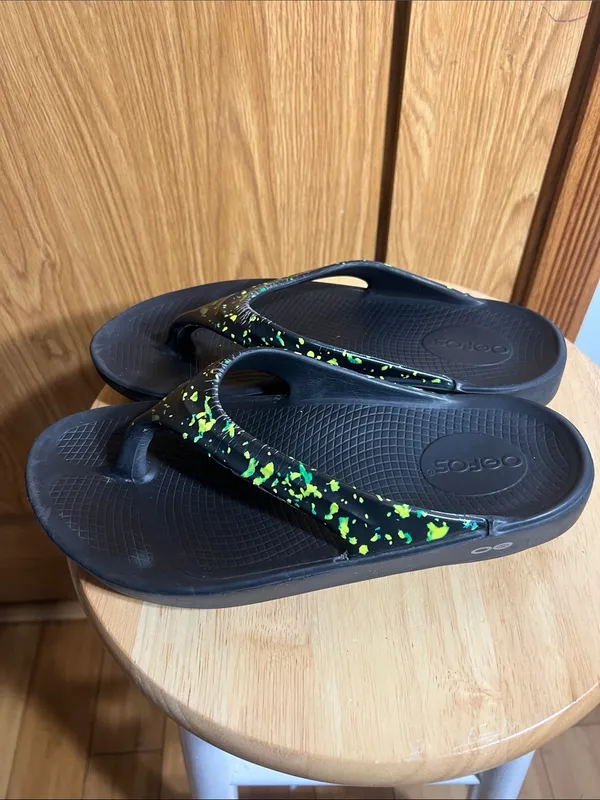 OOFOS Black Flip Flop Sandals with Neon Green Splatter - Image 2