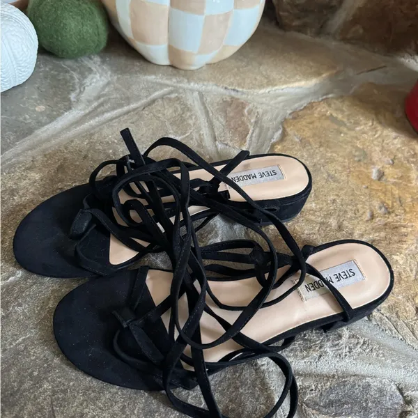Steve Madden Elegant Black Lace-Up Sandals - Image 3