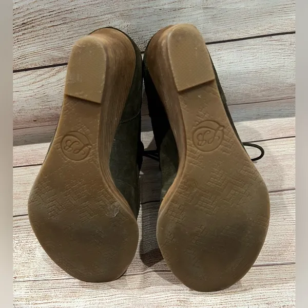 Lucky Brand Women's Ysabel Wedge Boots Size 8.5 olive green Suede Laced Boho - Image 7