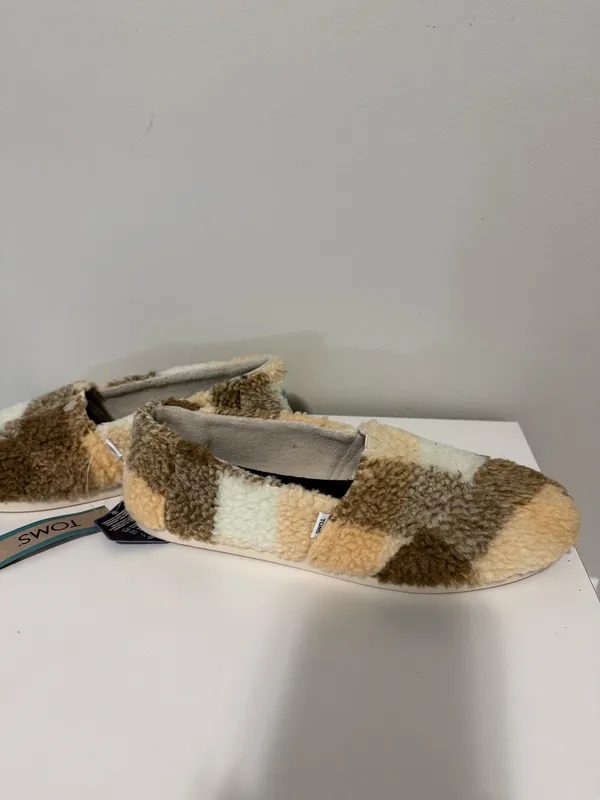 NWT TOMS Alpargata Faux Shearling Flats – Women’s Size 7.5 - Image 2