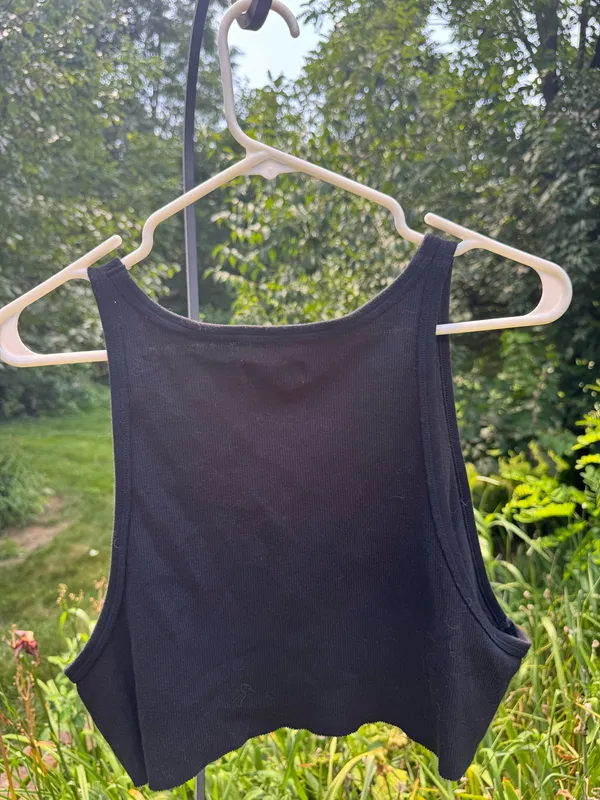 Aritzia Black Ribbed VERY Cropped Tank Top - Image 4