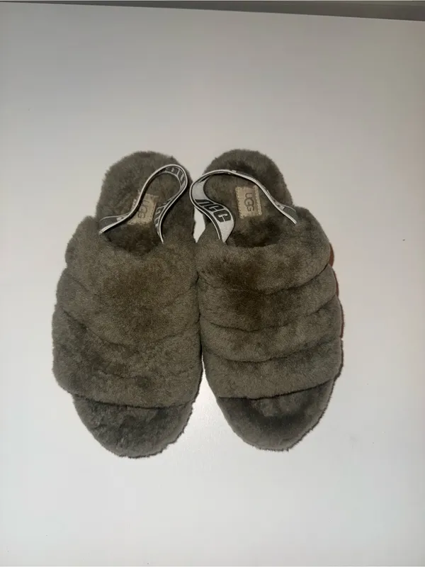 UGG fluff yeah slides size 8 - Image 2