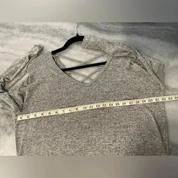 Garage Gray Heather Long Sleeve Open Back V Neck Knit Pullover Size Large - Image 2