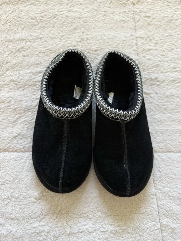 UGG Black Suede Moccasin Slippers Size 8 Silver Braid Cozy Shearling Lined Mules - Image 2