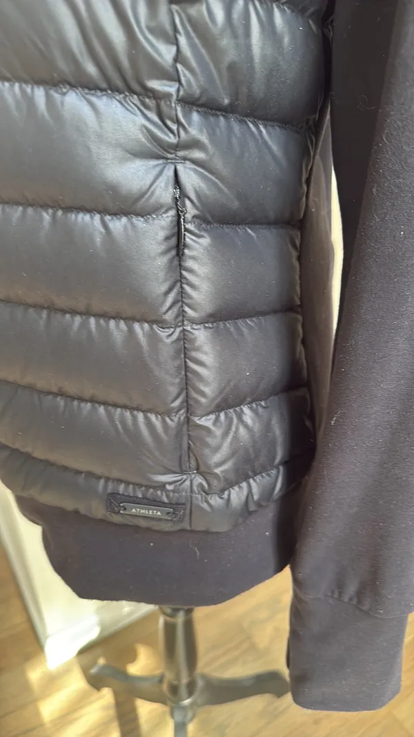 Athleta Women's Black Quilted Fleece Jacket Size Small - Image 4