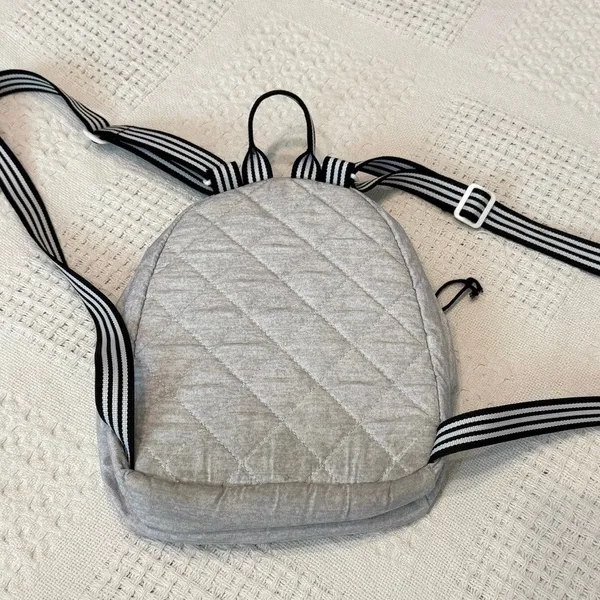 adult unisex small Adidas casual backpack BT 2987 - Image 2