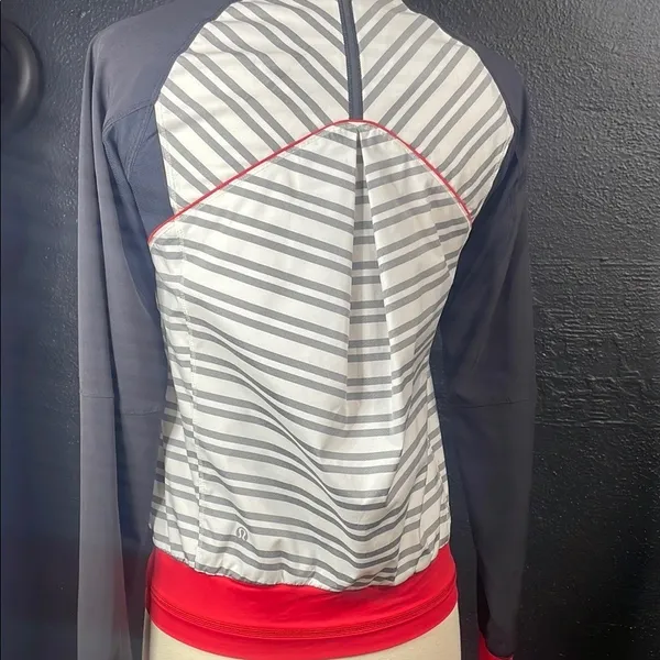Lululemon Athletica Gray and Black‎ Ski Jacket Size S - Image 2