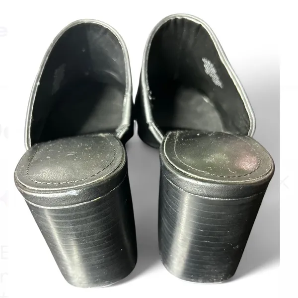 Marc Fisher Woman’s fanna mules black heel mule square toe. Size 9.5. - Image 4