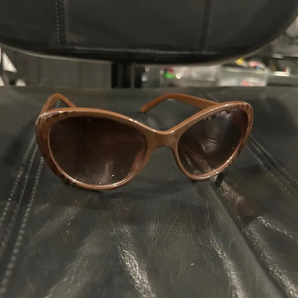 Steve Madden Chic Brown Sunglasses - Image 3