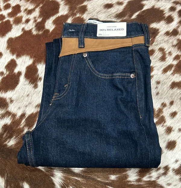 Abercrombie women’s 90’s relaxed high rise jeans 25 regular BNWT - Image 2