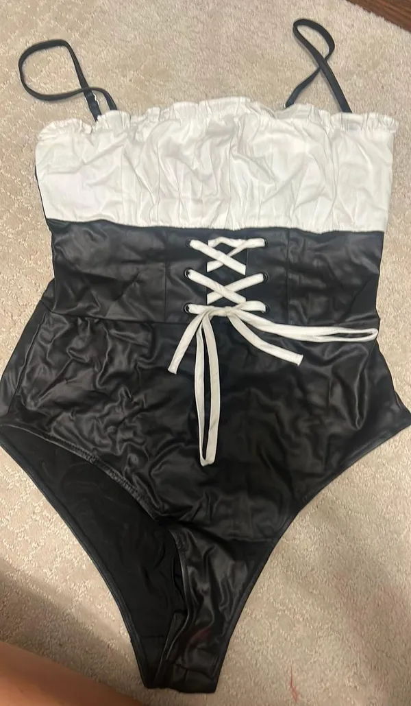 Windsor Costume - Image 2