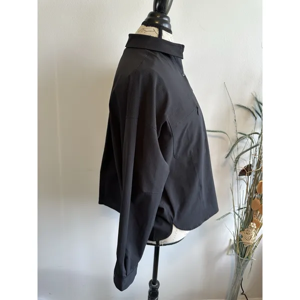 Lululemon Ventlight Button Up Relaxed Fit‎ Breathable Shirt Black Size 6 - Image 4