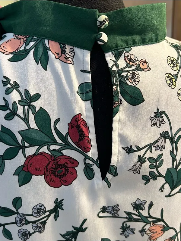 Ann Taylor botanical print sleeveless top with decorative tie size L - Image 5