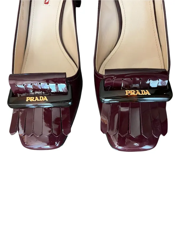Prada Women’s Oxblood Burgundy Patent Leather Kiltie Fringe Pump Heels Size 39.5 - Image 4