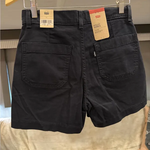 NWT Levi's Utility Shorts‎ in Caviar Black Size 30 - Image 4