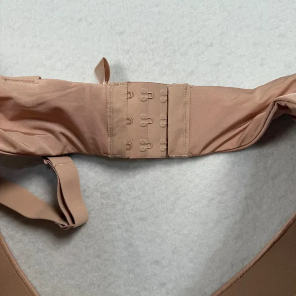 SKIMS T Shirt Bra Women 44DDD‎ Clay Tan Wireless Seamless Plunge Everyday - Image 7