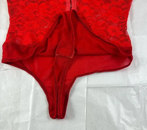 Top Chic M/L red lace strapless lace bodysuit - Image 4