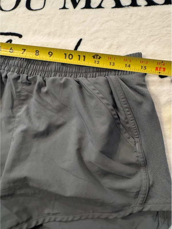 Under Armor Womens Medium Gray Running Shorts Athletic Gym Workout Size M - Image 7