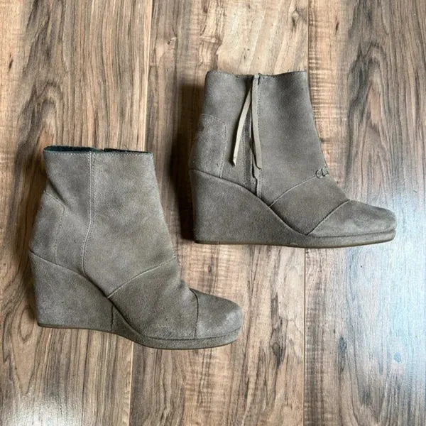 Toms wedge boots‎ size 6.5 W - Image 3