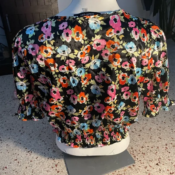 Sugar lips medium floral top medium - Image 4