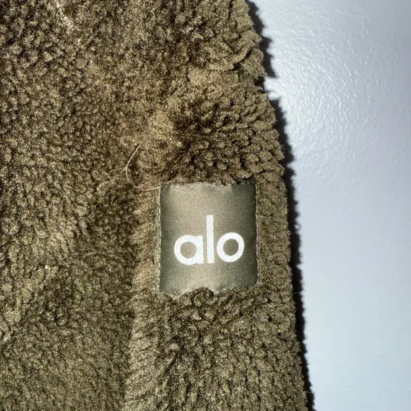 Alo Yoga Varsity Sherpa Teddy Fleece Jacket Womens Medium Olive Green‎ Bomber - Image 4
