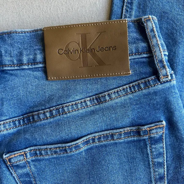 Y2K Calvin Klein Women’s Original Straight Medium Wash Denim Blue Jeans - Image 3