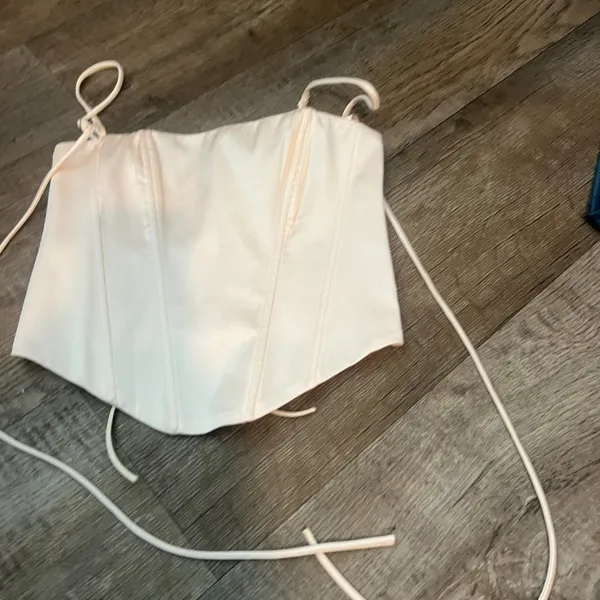 Edikted Cream White Lace-Up Corset Top size small - Image 3