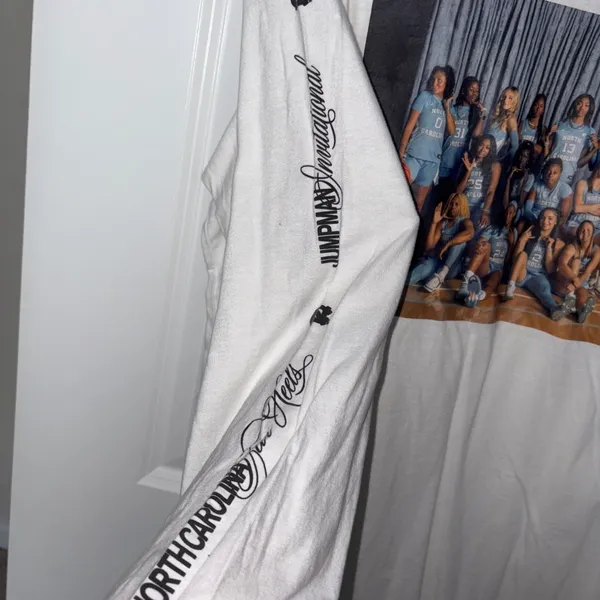 NWOT Jordan White Long Sleeve Tee with UNC WBB Team Photo - Image 4