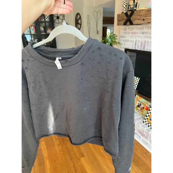 Alo Yoga womens Fierce Pullover‎ Yoga sweatshirt size XS distressed - Image 2