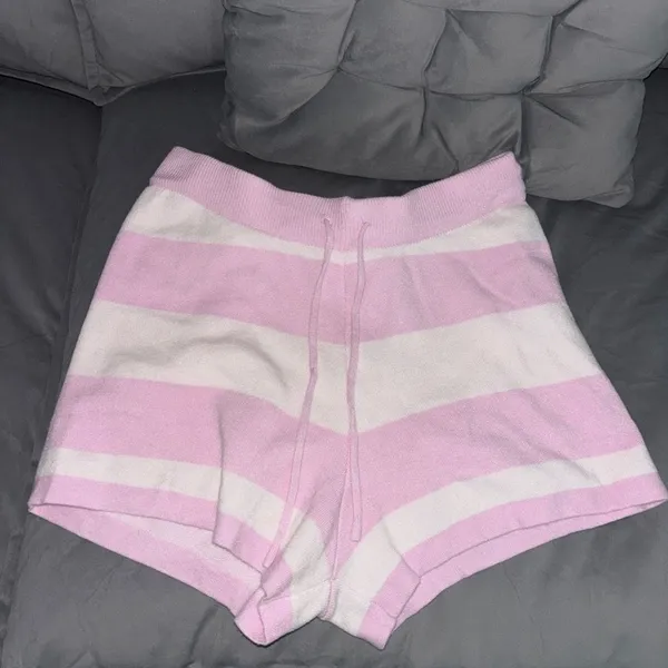 ✨ Cute TJ Maxx find | Pink striped shorts 🌷 Girly, comfy & easy to style 🎀 - Image 3