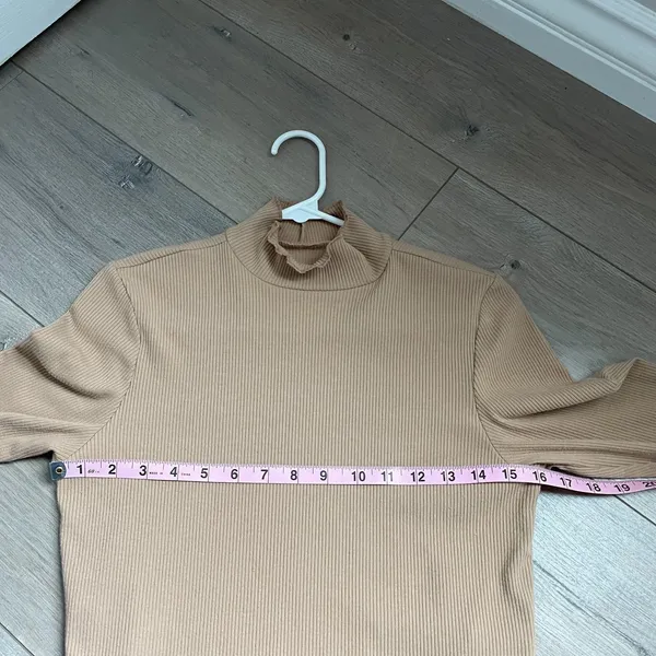 Aerie Long Sleeve Cropped Mock Neck Long sleeve T-Shirt scalloped hem size L tan - Image 4